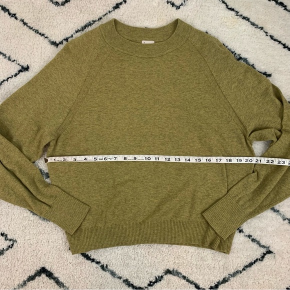 ✨5 FOR $25✨  A New Day green lightweight body sweater crew neck - Picture 4 of 6